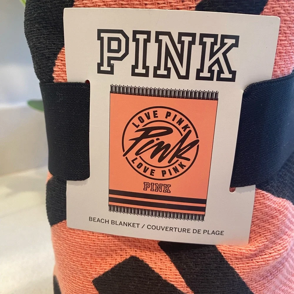 PINK by victoria secret..beach ⛱️🏝️🏖️blanket.New.not use.
